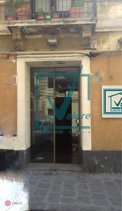 Negozio/Locale commerciale in Affitto in Via Caronda 36 a Catania