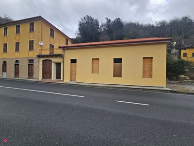 Negozio/Locale commerciale in Affitto in Via Domenico Cuneo a San Colombano Certenoli