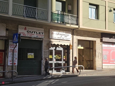 Negozio/Locale commerciale in Affitto in Via Giovanni Torti a Genova