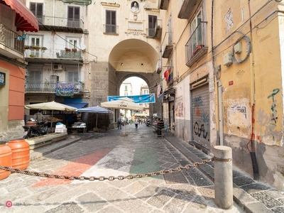 Negozio/Locale commerciale in Affitto in Via Luigi Settembrini 3 a Napoli