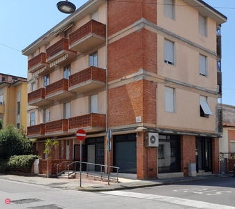 Negozio/Locale commerciale in Affitto in Via Maroncelli ang. Via Palestrina 323 a Viareggio
