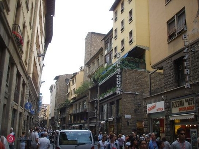 Negozio/Locale commerciale in Affitto in Via Por Santa Maria a Firenze