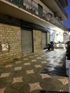 Negozio/Locale commerciale in Affitto in Via Raffaele Ruggiero a Napoli