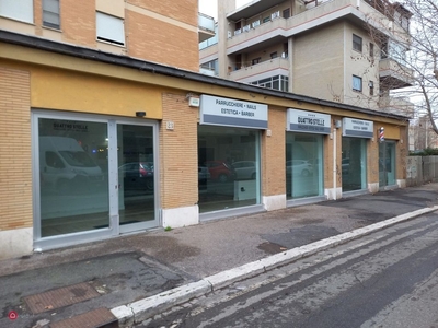 Negozio/Locale commerciale in Affitto in Via San Pier Damiani a Roma