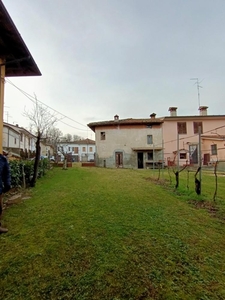 porzione di bifamiliare in vendita a Borgonovo Val Tidone