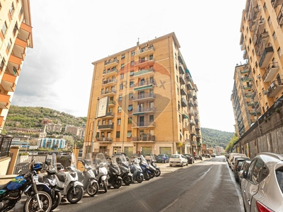 Quadrilocale in Vendita a Genova, zona Molassana, 65'000€, 55 m²