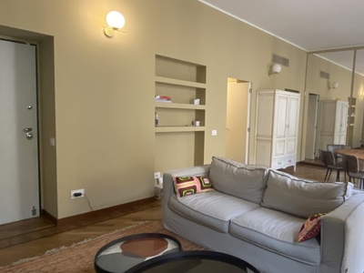 Spazioso appartamento con 2 camere da letto vicino ai Navigli