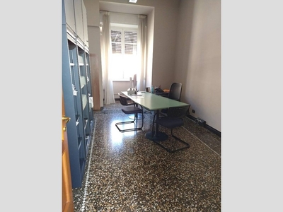 Ufficio in Affitto a Genova, 3'600€, 400 m²