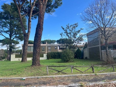 Villa a schiera in Via Corot, 13 a Roma