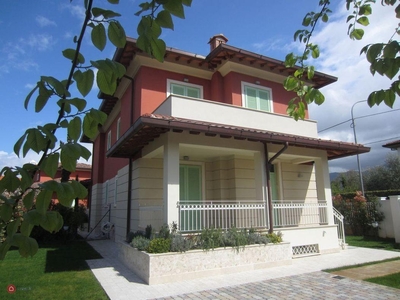 Villa Bifamiliare con giardino, Pietrasanta fiumetto