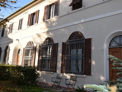 Villa bifamiliare in vendita a Pistoia Pistoia Est