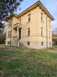 Villa con giardino a Suzzara