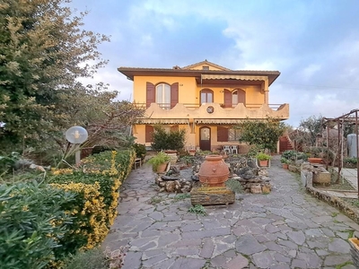 Villa con giardino, Rosignano Marittimo vada