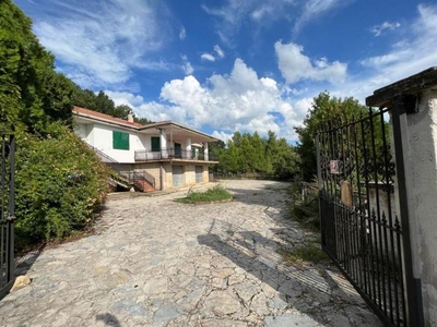 villa in vendita a Montecorvino Pugliano