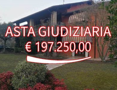 Villa in Via Morosini 7 in zona Levada a Piombino Dese