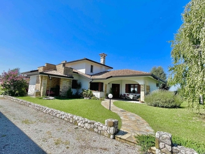 Villa in Via San Gervasio 27 a Carlino