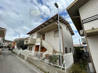 villa indipendente in vendita a Tortoreto