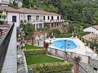 Appartamento a Castellaro con piscina condominiale