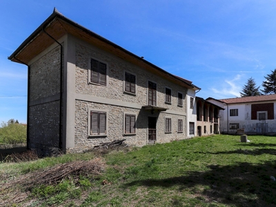 Vendita Rustico Via Villa, Serravalle Langhe