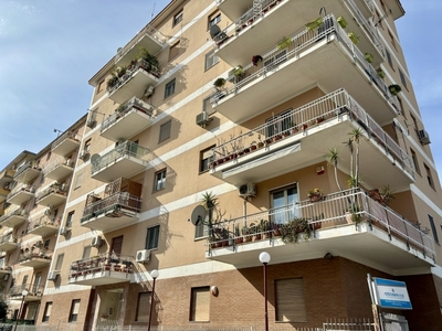Quadrilocale in VIA PAOLO VERONESE, Palermo, 2 bagni, 120 m², 2° piano