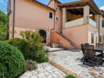 Casa a Narni con terrazza, giardino e barbecue