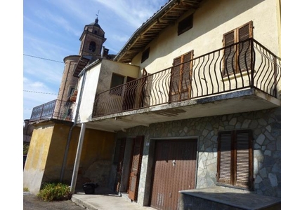 Quadrilocale in vendita a Castelnuovo Calcea