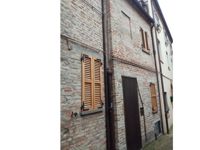 Casa indipendente in vendita a Loro Piceno, Via Monte Grappa 35