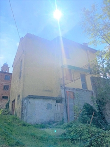 Casa Indipendente in Località Montalbo, Ziano Piacentino (PC)