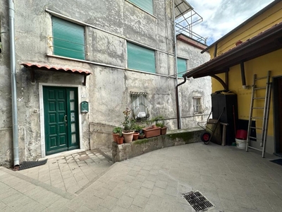 Casa indipendente in vendita a Sarzana