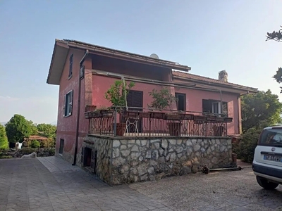 Eccellente villa con 4 letti in vendita a Palestrina Lazio