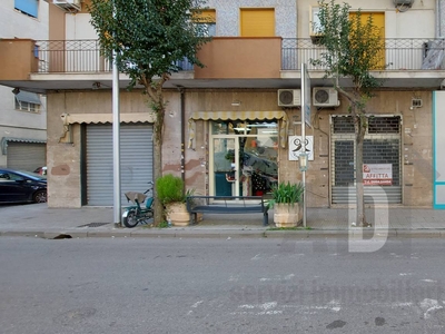 Fondo commerciale in affitto Cosenza