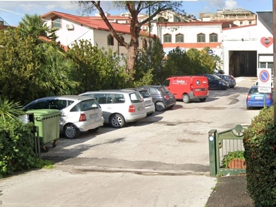 Fondo commerciale in affitto Salerno