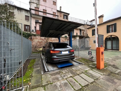 Garage/Posto auto in Affitto in Via Umberto I a Padova