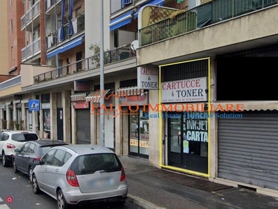 Negozio/Locale commerciale in Affitto in Via Console Marcello 12 a Milano