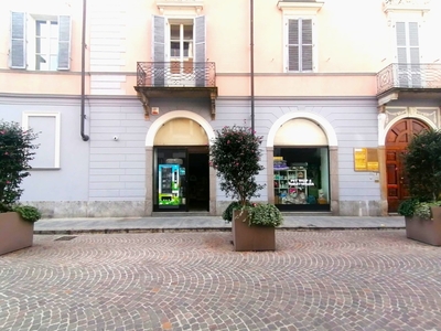 Palazzo a Vercelli, 2 locali, 1 bagno, arredato, 100 m² in vendita