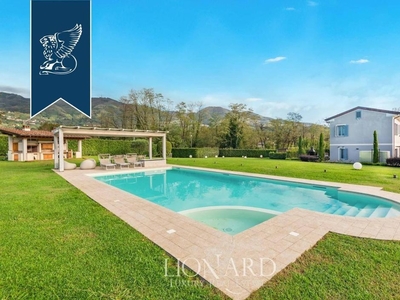 Prestigiosa villa di 340 mq in vendita Capannori, Toscana