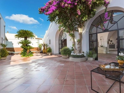 Prestigiosa villa di 450 mq in vendita Via San Vito, Guagnano, Puglia