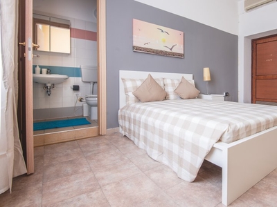 Stanza in affitto in appartamento con 8 camere da letto a Milano