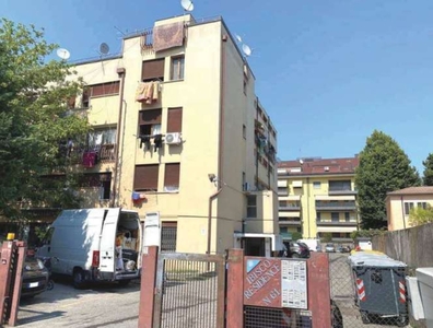 Trilocale in Via Altichieri da Zevio 61, Padova, 1 bagno, 37 m²