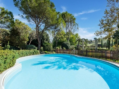 Vecchia casa a Fonte Di Papa con piscina e giardino