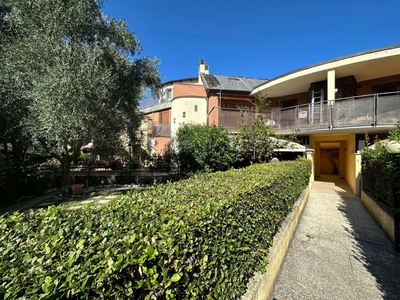 Villa a schiera in Via Villetta su tre livelli in via Grabher 14