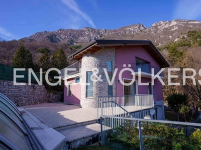 Prestigiosa villa di 342 mq in vendita, Riva del Garda, Italia