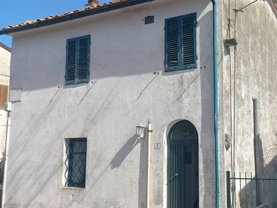 Casa singola abitabile in zona Poggioferro a Scansano