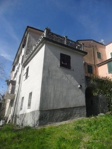 Terratetto da ristrutturare in zona Montedivalli a Podenzana