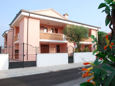 Villa a schiera in Via Rimini 28 in zona Lido Degli Estensi a Comacchio
