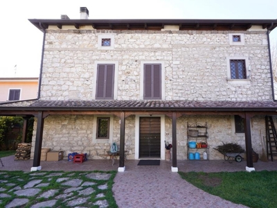 villa indipendente in vendita a Cassino