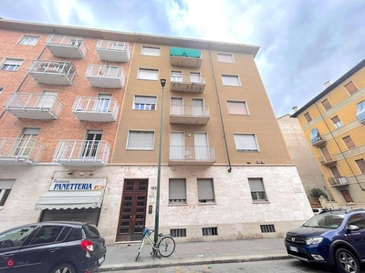 Appartamento in Vendita in Via Borgosesia 103 a Torino