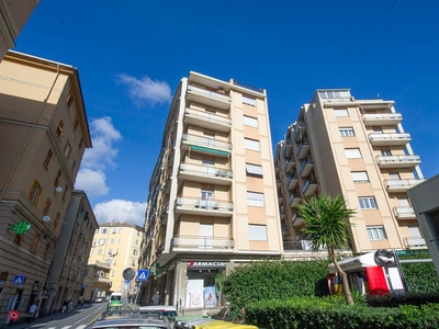 Appartamento in Vendita in Via Borzoli a Genova