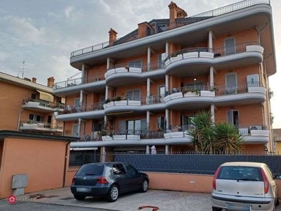 Appartamento in Vendita in Via del Padiglione 30 a Roma
