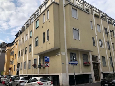 Appartamento in Vendita in Via della Torre a Milano